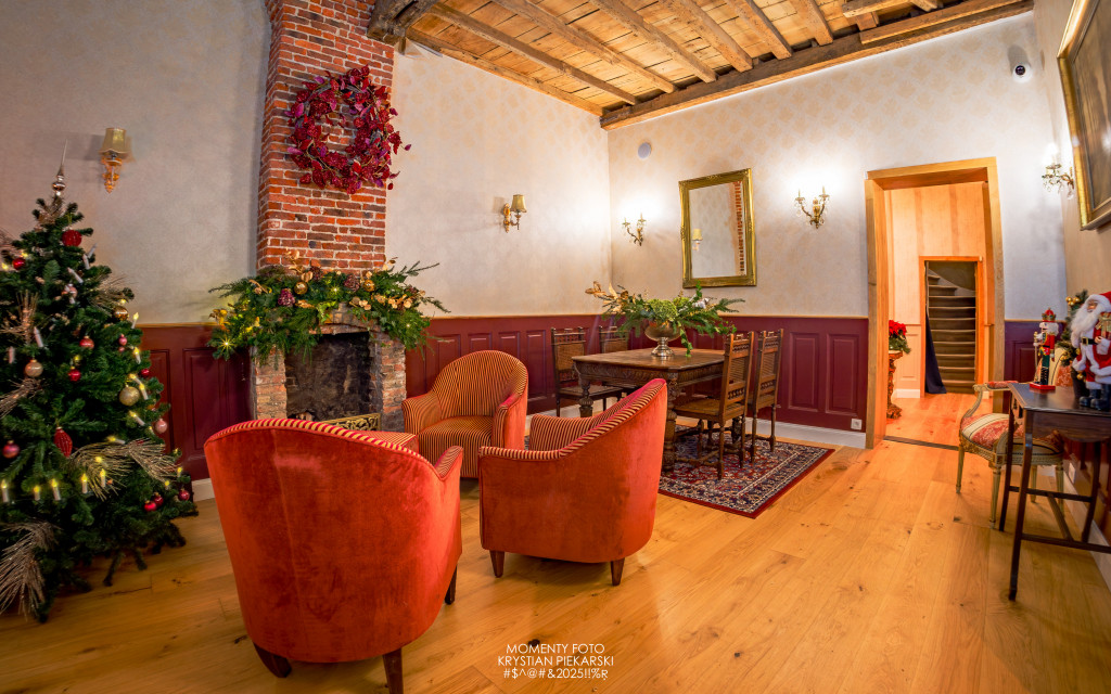 Hotel Leopold lobby lounge area