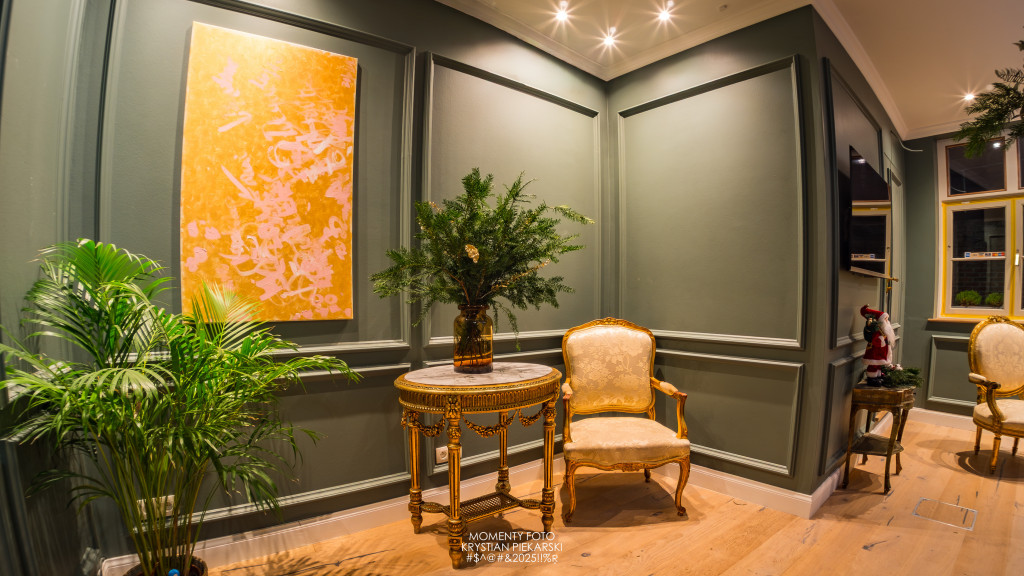 Hotel Leopold lobby and reception area